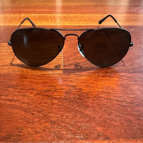 Ray Ban Aviator Classic Polarized Sunglasses - Picture 2 of 9